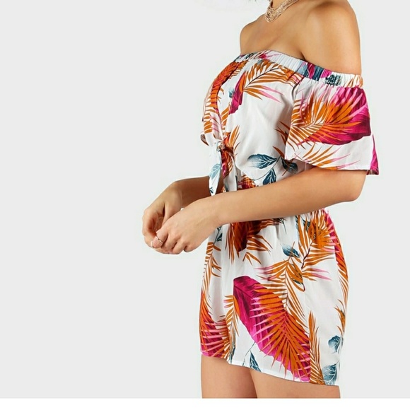 ⬇️Palm Leaf Print Open Back Playsuit - Picture 2 of 5